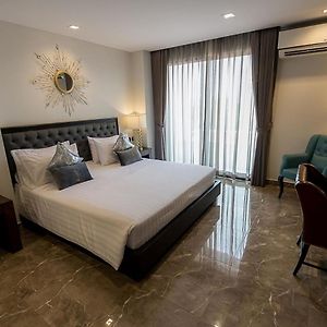 Deluxe Double Room Bath